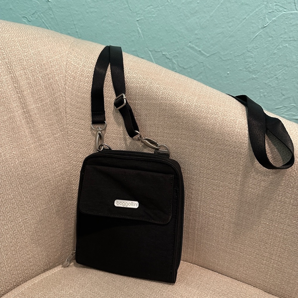 Black Baggallini Crossbody Small purse/wallet